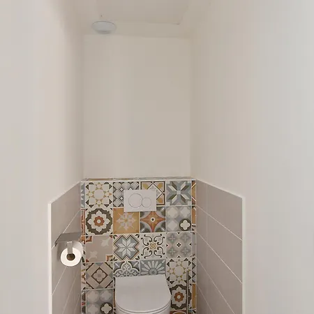 Maison Plain-pied Avec Parking Privatif Et Climatisation - Fr-1-706-34 *